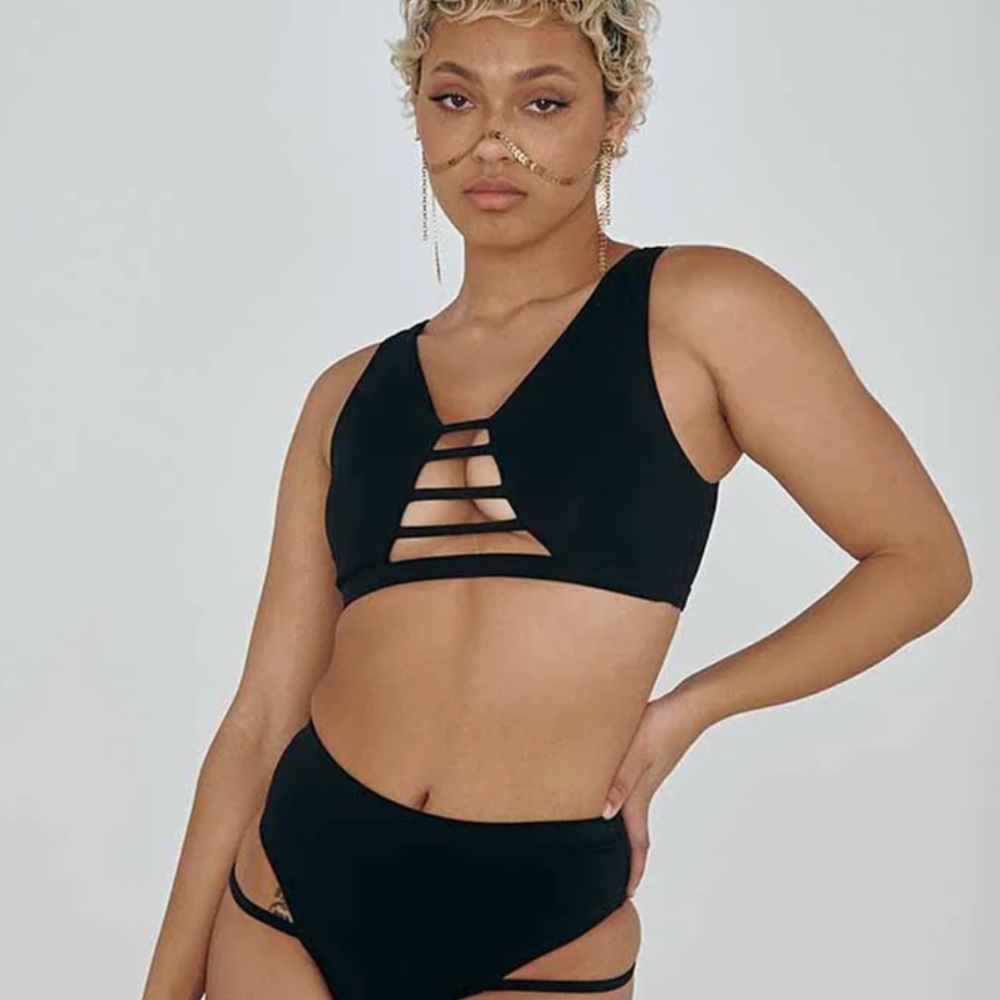 Creatures of XIX The Valley Top - Ribbed Black - Pole wear, cut out top - MED